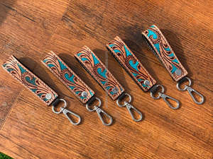 Porte-clés en cuir repoussé à la main Porte-clés en cuir Western Plume Porte-clés en cuir peint à la main Porte-clés personnalisé Porte-clés Cowgirl - Product Image 2