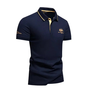 เสื้อเชิ้ตแขนสั้นสีขาวสำหรับผู้ชาย ปกคอปกติ ติดกระดุม ปักโลโก้ ทรงปกติ ใส่สบายในฤดูร้อน ระบายอากาศได้ดี ผ้าฝ้าย 100% - Product Image 3