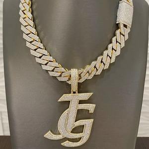 Colgante de Moissanita Natural Redonda Baguette de 3 Ct con Letra C Personalizada, Chapado en Oro de 14K, para Fiestas o como Amuleto - Product Image 5