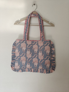 Sac à bandoulière matelassé pour ordinateur portable Shree Balajee modèle T-1 à imprimé tigre avec volants, fabriqué en Inde pour femmes - Product Image 6