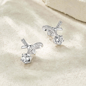 Boucles d'oreilles clous en moissanite rondes brillantes, serties en argent, étincelantes, élégantes, de luxe, à la mode - Product Image 6