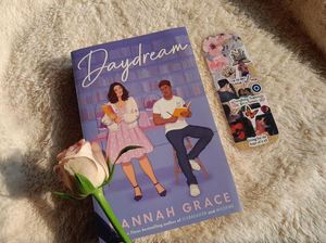 หนังสือ Daydream ฉบับปกอ่อน โดย ฮันนาห์ เกรซ นวนิยายโรแมนติก หนังสือภาษาอังกฤษ หนังสือขายดี นวนิยายโรแมนติก - Product Image 4