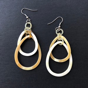Boucles d'oreilles ovales artisanales en corne de buffle naturelle polie, double bijou de mode, accessoires féminins, artisanat intemporel, classique - Product Image 1