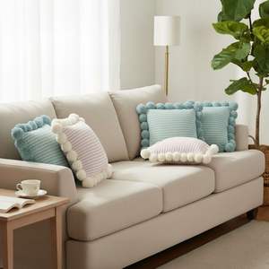 SOGA Ensemble de 5 housses de coussin côtelées bleu clair et taies d'oreiller en tissu gaufré crème avec pompons pour la décoration de la maison - Product Image 2