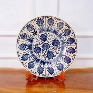 Assiettes et vaisselle en céramique et émail peintes à la main, décoratives, pour une décoration intérieure luxueuse - Product Image 1