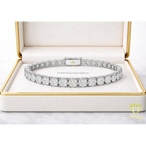 Bracelet de style tennis classique avec pierres blanches rondes et design à maillons entièrement recouverts pour les distributeurs et les bijouteries de mode - Product Image 3