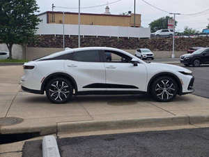 Crown Limited AWD 4dr Sedan 2023, el más vendido - Product Image 4