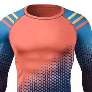 Fabricantes OEM de Rashguards al por mayor, Rashguard de sublimación personalizado para hombre, protección solar, poliéster/nailon, secado rápido, transpirable - Product Image 3