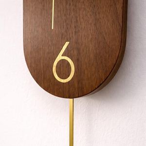 Reloj de Pared Ovalado de Nogal, Péndulo Silencioso, Decoración Moderna y Minimalista para el Hogar - Product Image 3