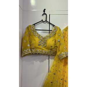 Robes de soirée jaunes FB, robes de club élégantes, lehenga choli avec des travaux de miroir en papier complexes - Product Image 2