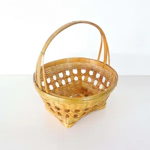 Cesta de Bambú que Combina el Estilo de Tejido Tradicional con una Función Práctica de Almacenamiento para la Organización Diaria - Product Image 1
