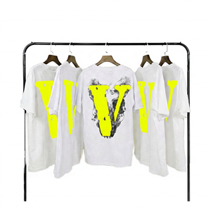 T-shirt blanc surdimensionné pour homme avec imprimé lettre V colorée au dos, manches courtes, col rond, 100% coton jersey respirant - Product Image 3
