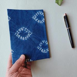 Bloc-notes artisanal à couverture rigide en tissu bleu tie-dye, reliure cousue main, 50 feuilles, motif imprimé, sans acide, sans produits chimiques, 120 - Product Image 5