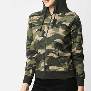 Ensemble de survêtement camouflage TOPSHOW Streetwear pour femme avec broderie personnalisée, sweat à capuche zippé et pantalon de survêtement - Product Image 2