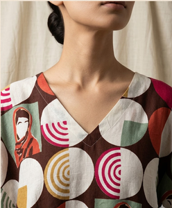 Top estampado multicolor para mujer, cuello en V, manga ancha, ajuste holgado, patrón geométrico, dobladillo con borlas, Top informal a la moda, ropa de verano para el día a día - Product Image 2