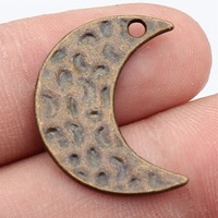 Colgante de Luna Creciente Martillada 25x19mm de Aleación de Zinc Bronce Antiguo con Aro Individual para Tejido de Atrapasueños Boho
