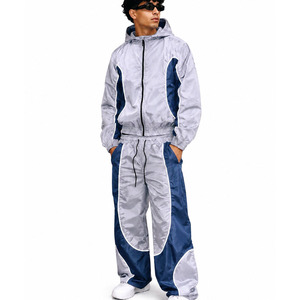 Ensemble de survêtement en nylon réfléchissant avec strass pour homme, coupe-vent zippé à empiècements contrastants et pantalon de jogging, vente en gros personnalisée - Product Image 1