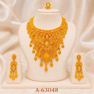 Vente en gros MOLL JEWELLERS Ensemble de bijoux de mariée indiens Collier long avec pendentif et boucles d'oreilles Zircon Plaqué or et argent Tendance A-63048 - Product Image 1