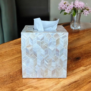 Cubierta para pañuelos de papel con diseño de flor blanca y concha de nácar, decorativa. - Product Image 5