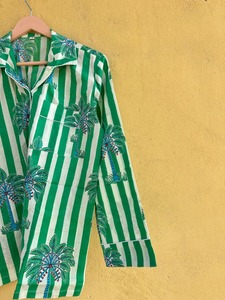 Pijama de Algodón Tejido para Mujer, Estampado de Palmeras a Rayas Verdes y Blancas, Manga Larga, Cuello Camisero, Ropa de Dormir Informal - Product Image 5