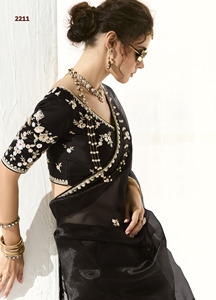 คอลเลคชั่นล่าสุด ชุดแต่งงานอินเดีย ผ้าไหมดีไซเนอร์ งานปักลายสุดประณีต ชุดส่าหรี ชุดพื้นเมือง - Product Image 3