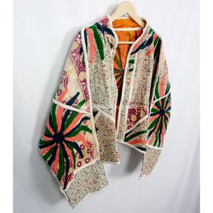 Chaqueta vintage para mujer 100% Kantha, hecha a mano en India, estilo bohemio con bordado, cierre abierto, chaquetas a la moda con estampado floral. - Product Image 4