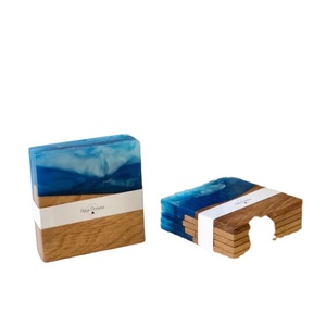 Ensemble de sous-verres en résine époxy de qualité WOOD avec effet océan Dessous de verre décoratifs carrés ronds en résine époxy par Craftsy Home - Product Image 1