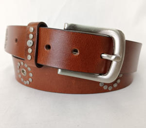 Cinturón Vaquero Occidental de Cuero Genuino con Hebilla de Aleación con Anillo en D y Tachuelas, Estilo Vintage Occidental, Ancho Personalizable de 40-50 Pulgadas de Largo - Product Image 1