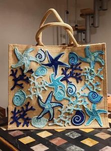 Sac fourre-tout brodé et perlé fait main par un designer pour femmes, avec des motifs artistiques détaillés et une fabrication haut de gamme - Product Image 4