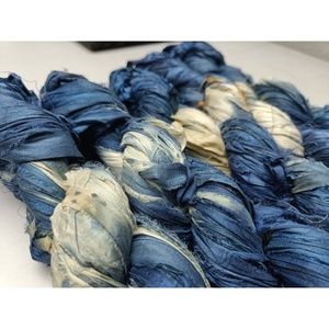 Cinta de Seda de Sari Reciclada Azul Bazar, Tira de Tela Hecha a Mano para Tejidos y Manualidades - Product Image 1