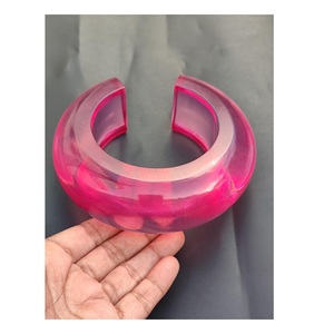 Bracelets en résine colorés personnalisés pour fournisseurs, avec couleur et sculpture sur mesure, qualité standard, fabriqués en Inde - Product Image 5