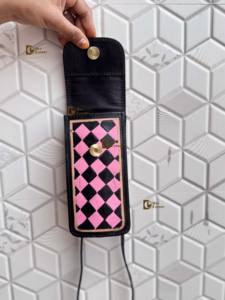 Sac à main pour téléphone fait main, sac en cuir sculpté à la main, petit sac à motif damier, pochette unique de créateur, sac bandoulière - Product Image 4