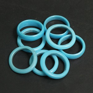 Bague d'ange élégante en résine bleue, faite à la main, en acrylique brillant, légère, durable, bijoux unisexes - Product Image 4
