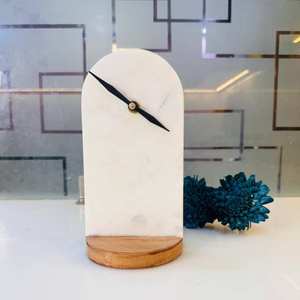 Reloj de Escritorio de Mármol con Temática Religiosa Hecho a Mano, Acabado Pulido, Marca J.Kmarble - Pieza de Decoración para el Hogar, Estética y de Buena Calidad - Product Image 1