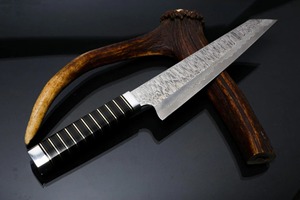 Cuchillo Black Smith 1987 de Acero de Damasco con Mango de 13 Pulgadas y Resina Negra con Espaciador de Latón y Refuerzo de Acero - Product Image 1