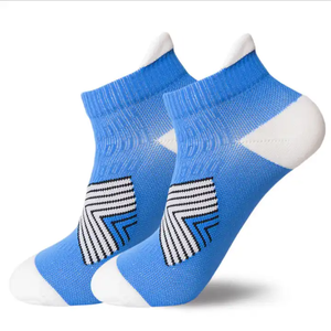 Nouvelles chaussettes de sport décontractées au design moderne, avec logo personnalisé très demandé, pour hommes, en taille adulte, en vente. - Product Image 5