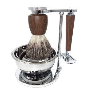 Nouvel ensemble de rasage en acier inoxydable pour homme, kit de rasage de barbe avec rasoir à double tranchant, brosse à barbe en poils de blaireau, coffret cadeau personnalisable pour la fête des pères - Product Image 3