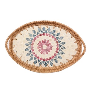 Plateau ovale durable en nacre avec motif géométrique en rotin, écologique, vente en gros pour l'hôtellerie, le stockage, les aliments et les boissons - Product Image 1