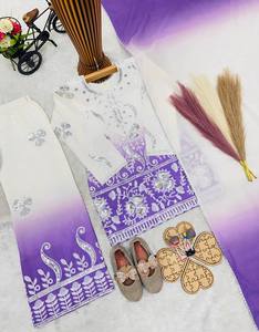 Traje Palazzo de Crepé de Diseño para Fiestas con Bordado y Estampado Digital - Product Image 3