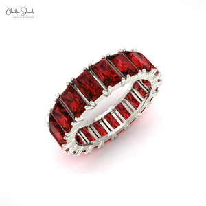 Bague de fiançailles ou d'anniversaire en or blanc 14 carats véritable, sertie de grenats rouges naturels taille octogonale 5x3mm, style éternité, très demandée. - Product Image 1