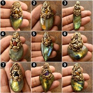 Collier en pierre de labradorite naturelle multicolore en gros avec pendentif en argile polymère à motif numérique - Product Image 5