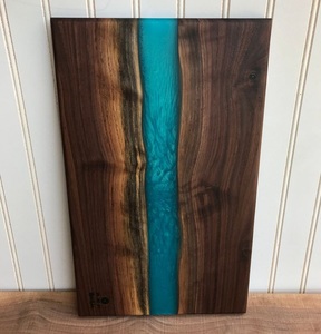 Planche de cuisine en résine et bois de designer pour la préparation des aliments, planche à découper en bois et époxy faite à la main pour les acheteurs exportateurs - Product Image 1