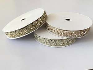 Ribete de Encaje Metálico Dorado y Plateado con Lentejuelas y Bordado para Zapatos - Ecológico y Lavable - Product Image 3