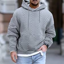 Sudadera contemporánea con cuello redondo y una transición vertical ombré sin costuras, que cambia de un gris carbón intenso en el cuello. - Product Image 2