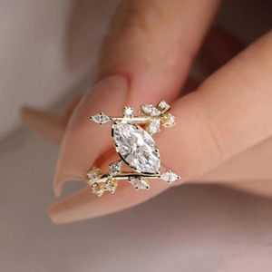 Anillo de Compromiso Romántico con Moissanita Corte Marquesa, Plata de Ley 925, Diseño con Engaste de Garras, Joyería para Mujer, Ideal para Regalo - Product Image 2