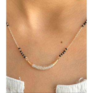 สร้อยคออัญมณีทองคำชุบประดับลูกปัดสีดำและดีไซน์แท่งเพชรโค้ง - Product Image 2