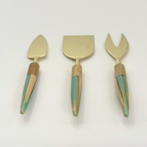 Ensemble de 3 couteaux à fromage de luxe en acier inoxydable doré avec manche en résine, ustensiles de cuisine pour trancher, couper et étaler - Product Image 2