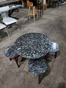 Mesa de Comedor y Sillas de Madera Maciza Hechas a Mano para 4 Personas con Superficie de Resina para Interiores, Terraza y Sala de Estar - Product Image 5