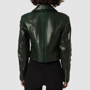 Chaqueta de Invierno para Mujer, Estilo Motero, de Cuero Genuino con Grabado de Piel de Serpiente Verde, Resistente al Viento, con Cierre de Cremallera, Cuello Extendido y Manga Larga - Product Image 3