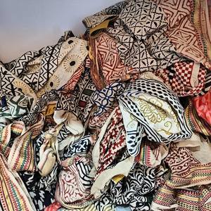 Pañuelo Cuadrado Étnico de Algodón Hecho a Mano, Estampado Floral, para Cuello y Cintura, Ideal para Verano y Todas las Estaciones, Suave al Tacto - Product Image 2